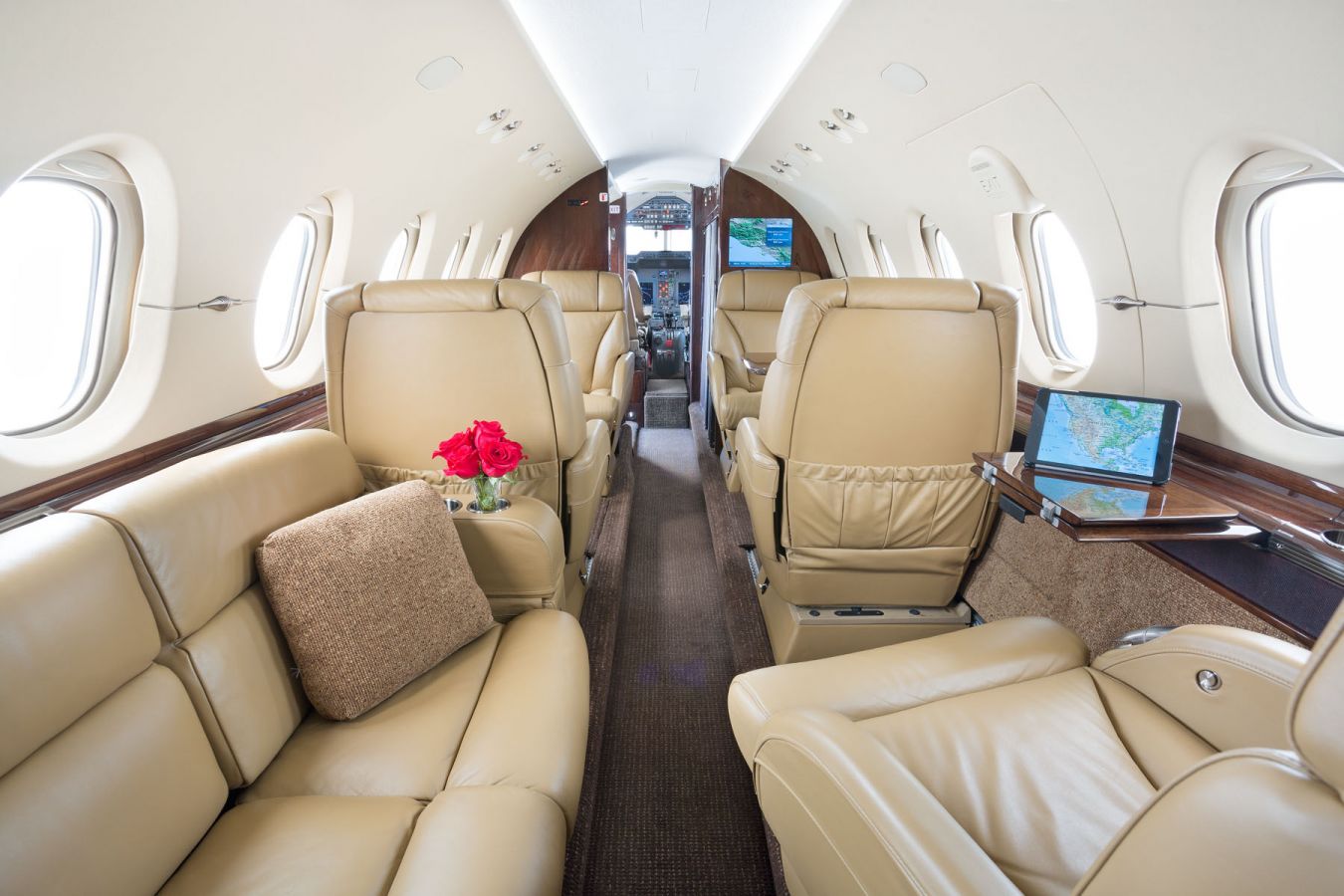 Hawker900XP_interior_mid_jets